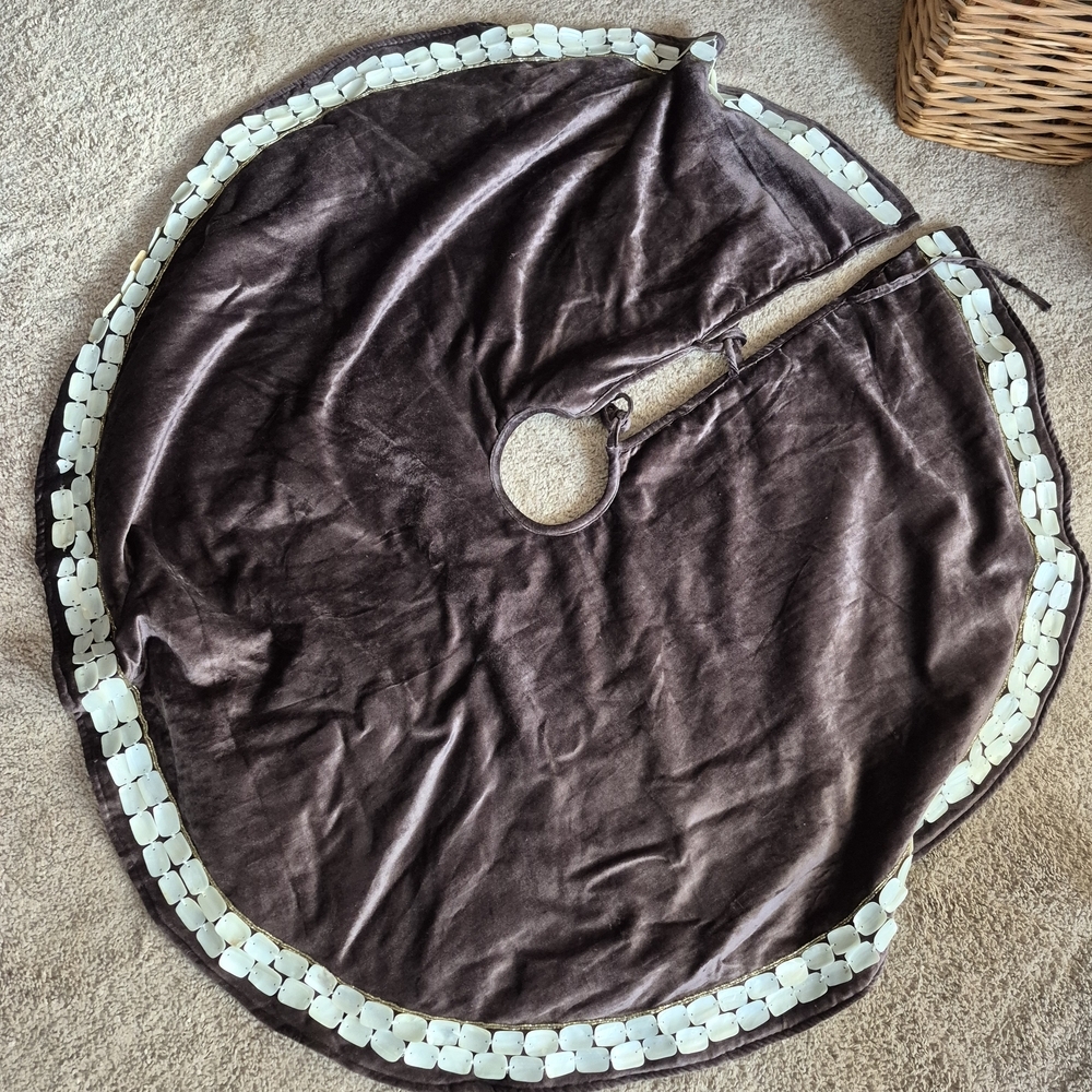 Elegant Brown Tree Skirt and Stocking Set - Picture 2 of 12
